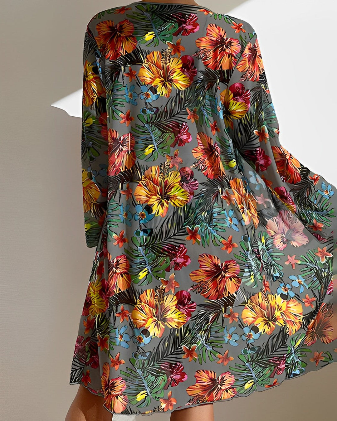 Avara™ | Conjunto de bikini con estampado tropical y pareo